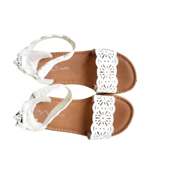 Nina White Sandals with Floral Cutout Design. size 9 - Picture 5 of 5